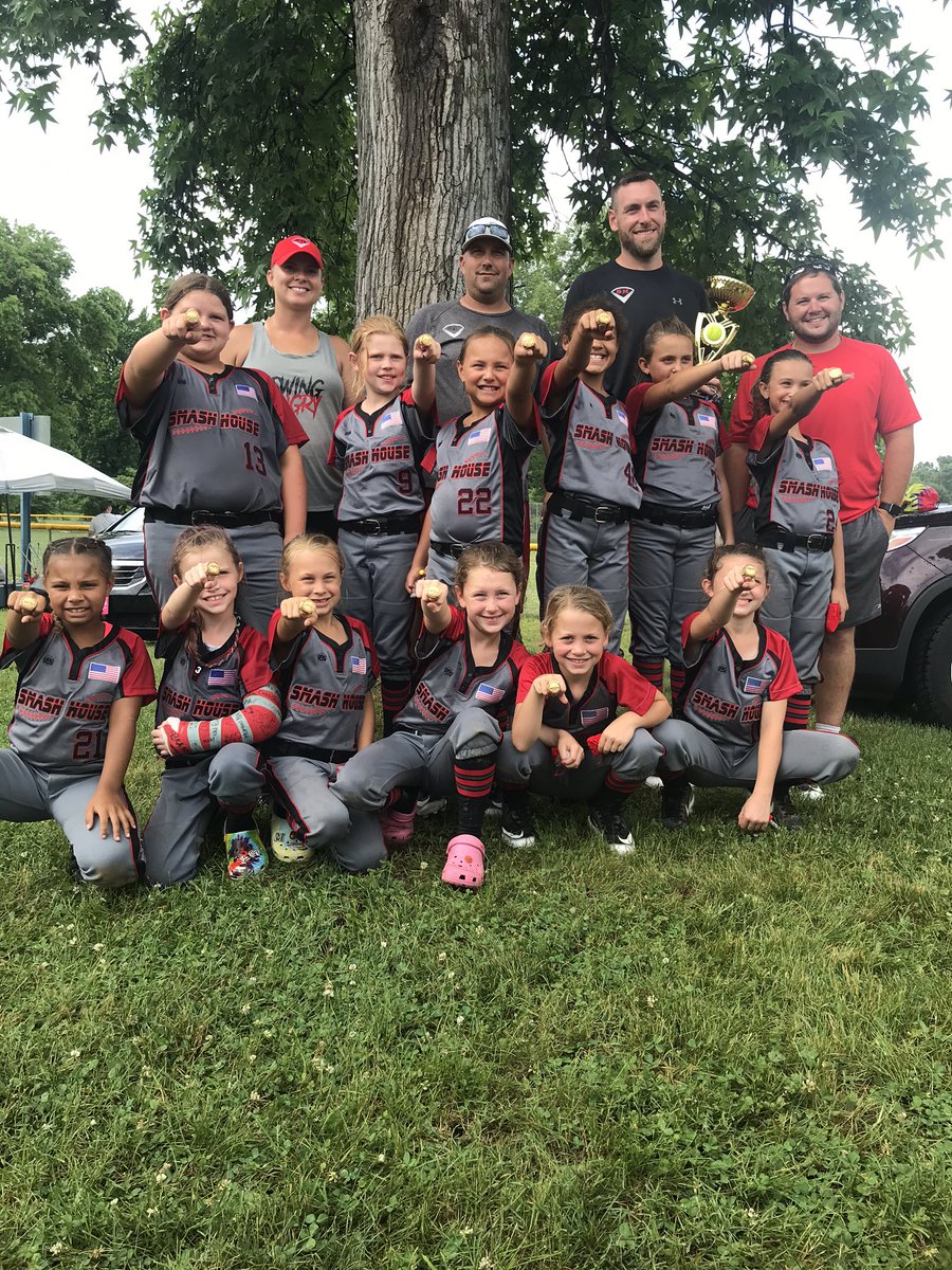 aaronquiz1's tweet photo. These lady’s just keep winning those rings!!! So proud of them beating there opponents 82-4 https://t.co/ExkOE6q4wW