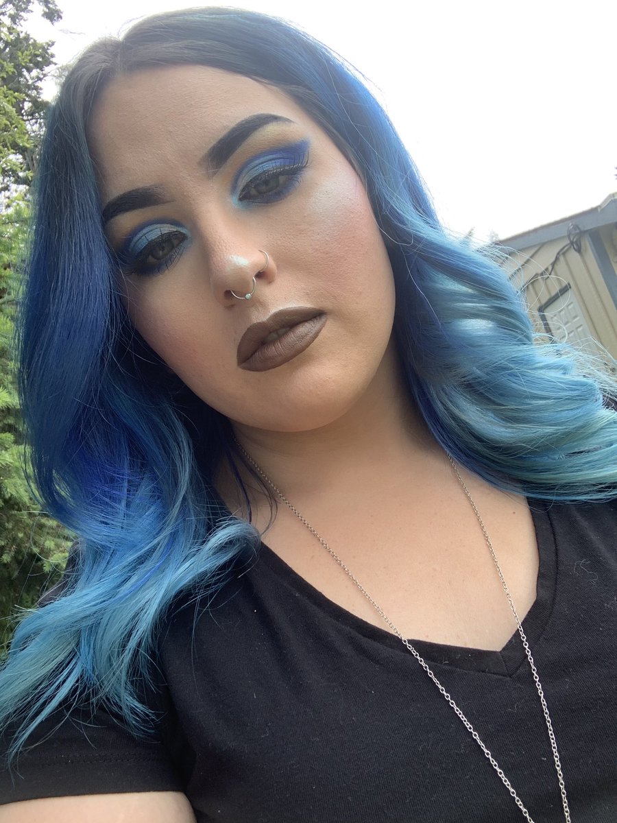 DaleraeMua's tweet photo. Slept on Twitter for a whole year. Back in business baby. Check out my new look and new hair! 💙💦💎🌊❄️ @JeffreeStar Cosmetics #Jawbreaker palette and my @purcosmetics #mylittlepony palette. My hair I colored with @pulpriot in shade #powder @Matrix #socolor in shade #retroblue https://t.co/RksQ1sSLyz