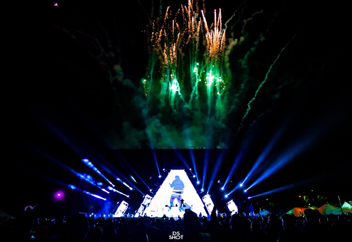 Se escucha , se vive , se siente 👽 .
. <a href="/djsnake/">DJ SNAKE</a> 
#rave #ravestyle #womanraven #electronicmusic #iloveuelectronicmusic #tomorrowland #ultramusicfestival #umf #edc #dj #storyland #colombia #mundo #partynight #love #photo