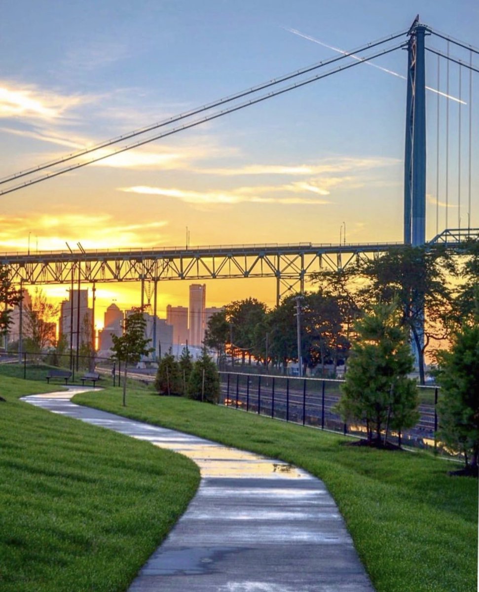 DRiverboat's tweet photo. Amazing developments have been happening at riverside park! We love to see it.
📸
@colindetroit 

#detroit https://t.co/yW0tZXO8On