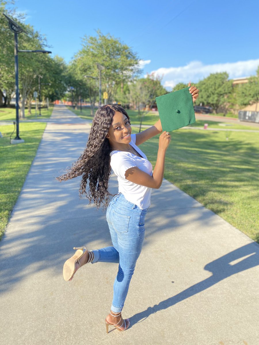 hbkmadison2's tweet photo. last senior sunday💚👩🏽‍🎓. #TxSu24 https://t.co/lVFq25W8Ds