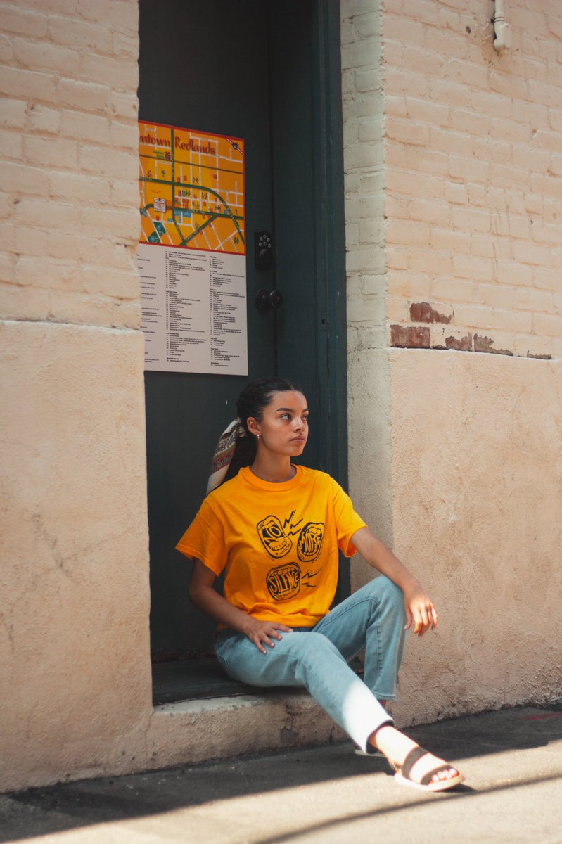 _ummundo_'s tweet photo. Hey everyone ! Please click the link in my bio to cop a shirt. Thank you guys for the support ! https://t.co/KgFgDkkELO