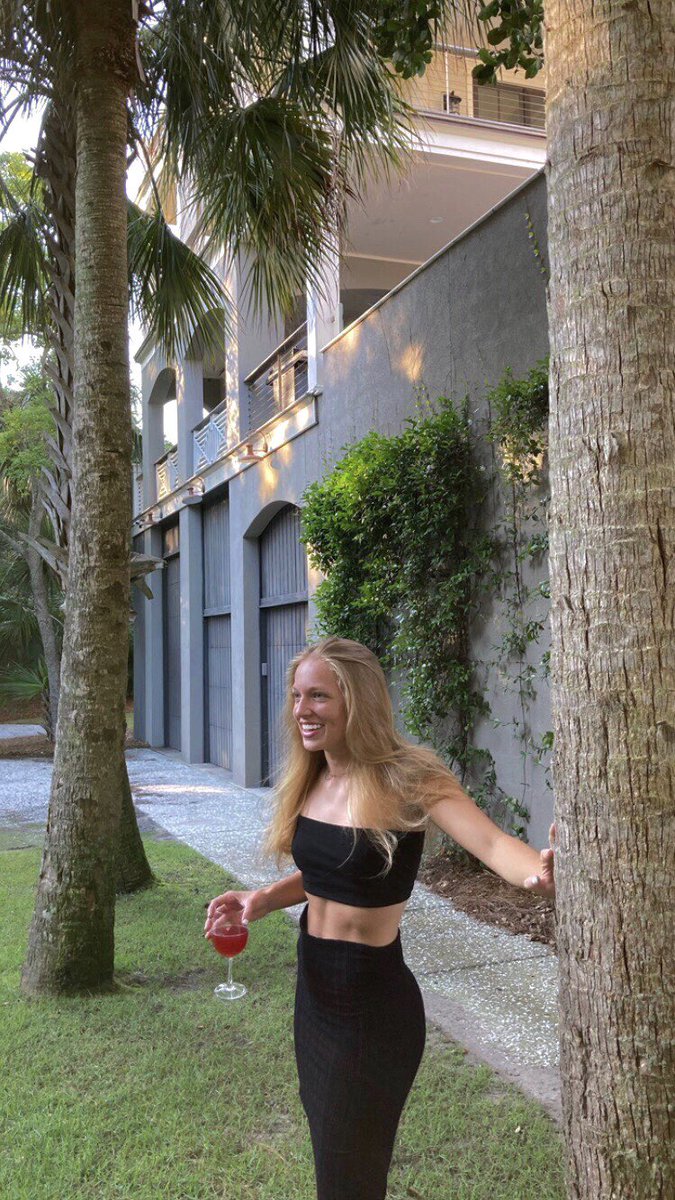 molly_mccutch's tweet photo. 21 🥂 https://t.co/s5Kd9IHoZh
