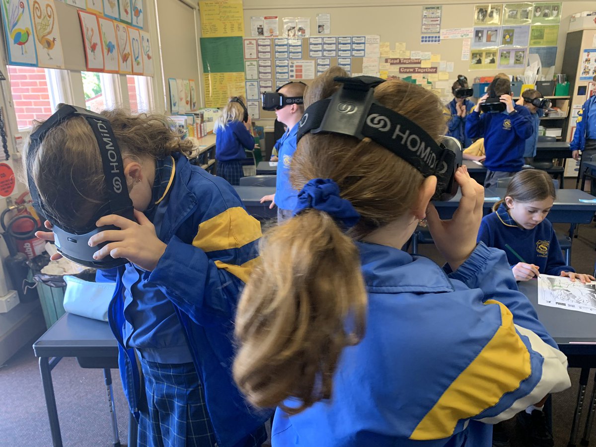 JJPurtonJones's tweet image. A morning exploring #VR with @AnnaMoloney9 and year 4, going to the moon! @Lumination_Tech #edchat