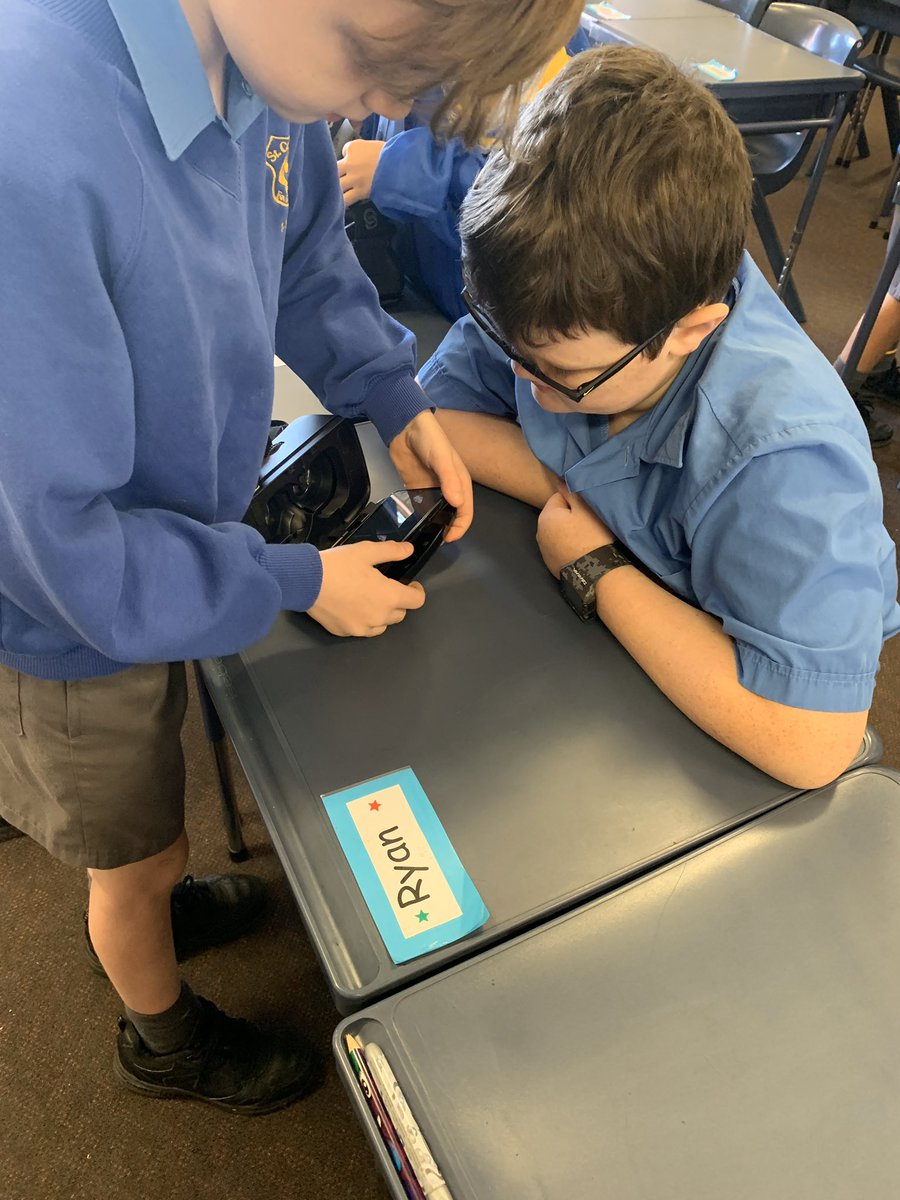 JJPurtonJones's tweet image. A morning exploring #VR with @AnnaMoloney9 and year 4, going to the moon! @Lumination_Tech #edchat