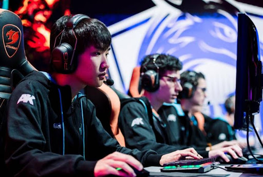JFG_Esports1's tweet photo. 🏆 LLA Clausura 2020
Resultados del día:
🆚| PIX 0 - 1 ISG
🆚| XTEN 0 - 1 UCH
🆚| INF 1 - 0 FG
🆚| R7 0 - 1 AK
========
Tabla General:
1.- AK (2-0)
1.- AZU (2-0)
1.- INF (2-0)
4.- ISG (1-1)
4.- XTEN (1-1)
6.- FG (0-2)
6.- PIX (0-2)
6.- R7 (0-2)
#LLA2020 #Esports https://t.co/9taI9G3bUz