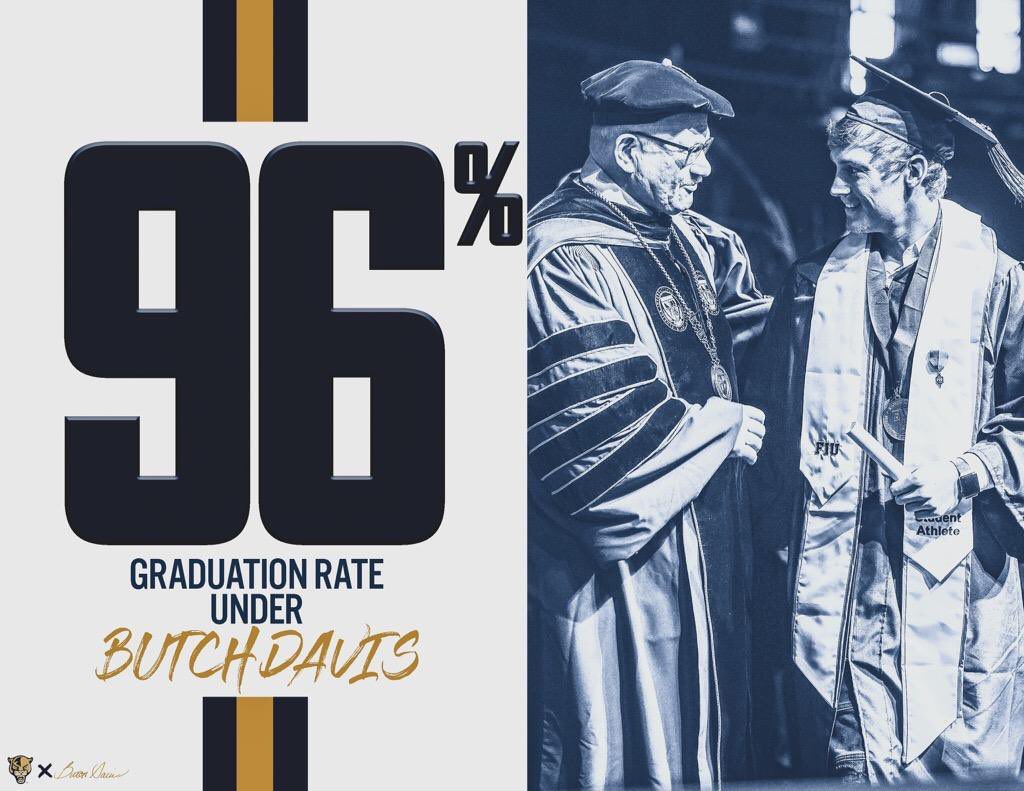 CoachBinckes's tweet photo. #PawsUp 🐾 https://t.co/Up09c8ARL1