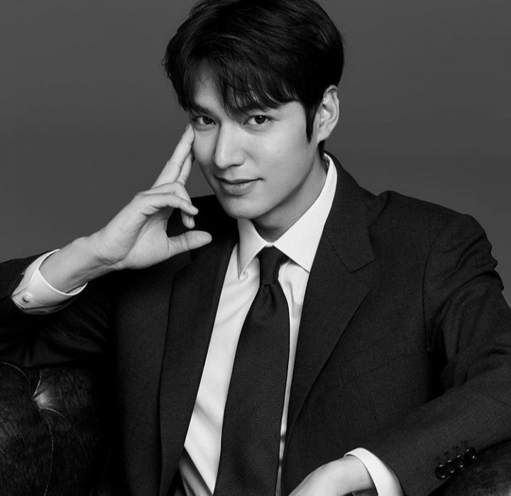 ms_evergreennn's tweet photo. Happy Birthday Lee Min Ho, our king, legend, and everyone's first love in kdrama world😍 https://t.co/qJupDKZIZ3