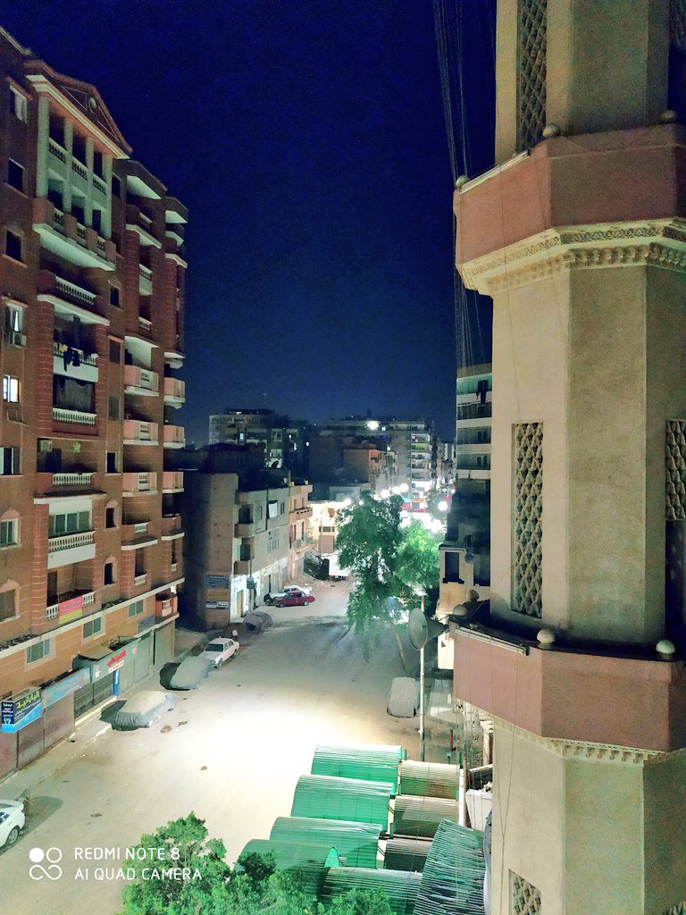 وقت الفجر وشويه هوا مع كوبايه قهوه والمنظره ده من بلكونه اوضتى من الحاجات اللى عمرها ما فشلت انها تخرجنى من اى حاله ضيق حسيتها