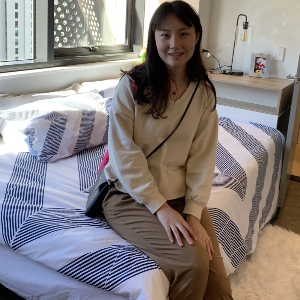 StudentOneAccom's tweet photo. Today we were visited by Emily, a 2020 Brisbane International Student Ambassador representing China 😊  Emily studies a Masters of Interaction Design at UQ and was very impressed with the #StudentOne facilities 💜 https://t.co/mQaXtwCz7Q