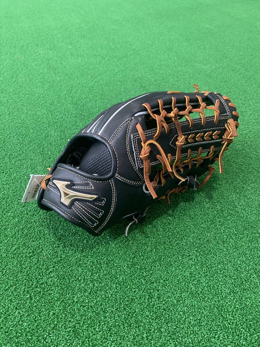 BB36786350's tweet photo. 【🔥SALE🔥　新古品】ミズノ　一般軟式　外野手用　右投げ　¥24,200(税込)→→→¥19,980(税込)  こちらも型付け済みの商品です‼️すぐご利用できますよ😆🌟#BBパートナー https://t.co/JLpiDmElGR