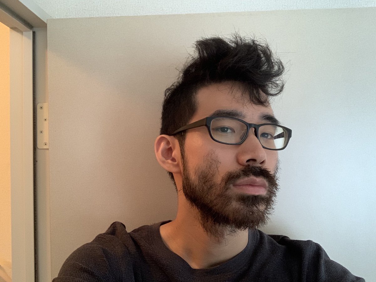 髭メガネ様 あの紳士がかけているメガネの特定を手伝って！ : r/glasses