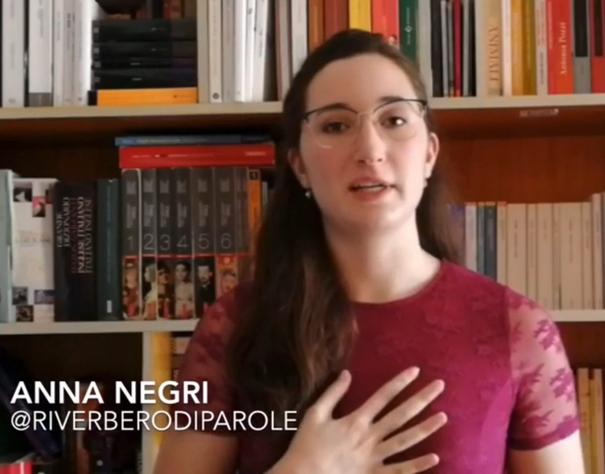 LuciaLibri's tweet photo. Seconda puntata di #UnEstateDaBookblogger, ciclo di videoconsigli di letture a cura di alcune fra le bookblogger più preparate. Dopo @lettricegeniale tocca a @riverberodiparole che suggerisce un libro di racconti pubblicato da @giulioperrone 
Il video
https://t.co/OIPgXC5UeQ https://t.co/a4YDxr1mEZ