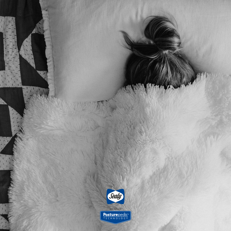 SealySA's tweet photo. Brrrr! ❄️ With this cold weather, we know you're probably tempted to turn up the heat in your bed! Before you do, remember that high temperates from your electric blanket could cause compression and sagging in your Sealy, and could affect the fibres and comfort fillings. https://t.co/MZjICVEoK5