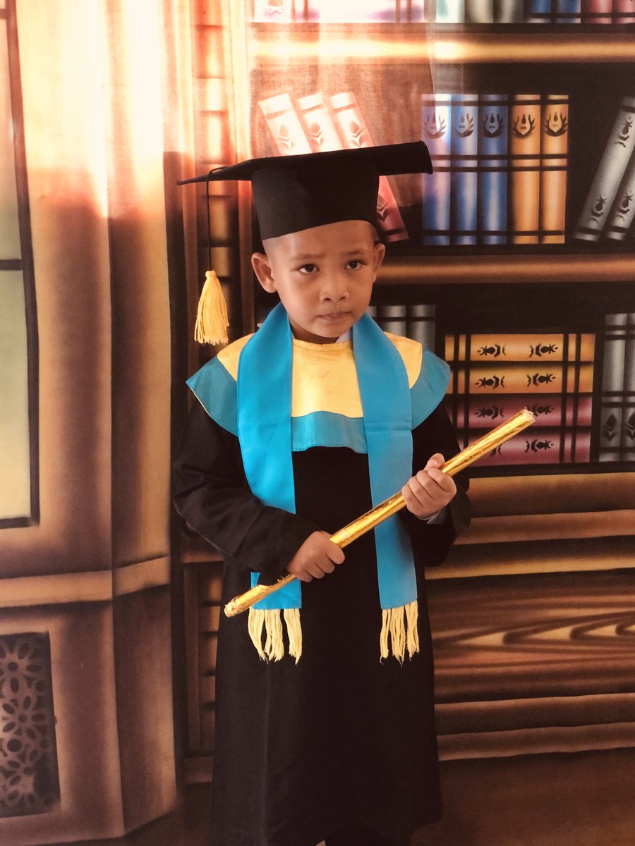 adyfirmansyah81's tweet photo. Selamat Wisuda Abang Habibi
Ayah Bunda harap impianmu membawamu ke sudut senyummu, ke harapan tertinggimu, ke jendela peluangmu, dan ke tempat paling istimewa yang pernah diketahui hatimu. 
Selamat atas kelulusan Ananda, semoga Ananda beruntung untuk awal yang baru dalam hidup. https://t.co/pj51kO1Aar