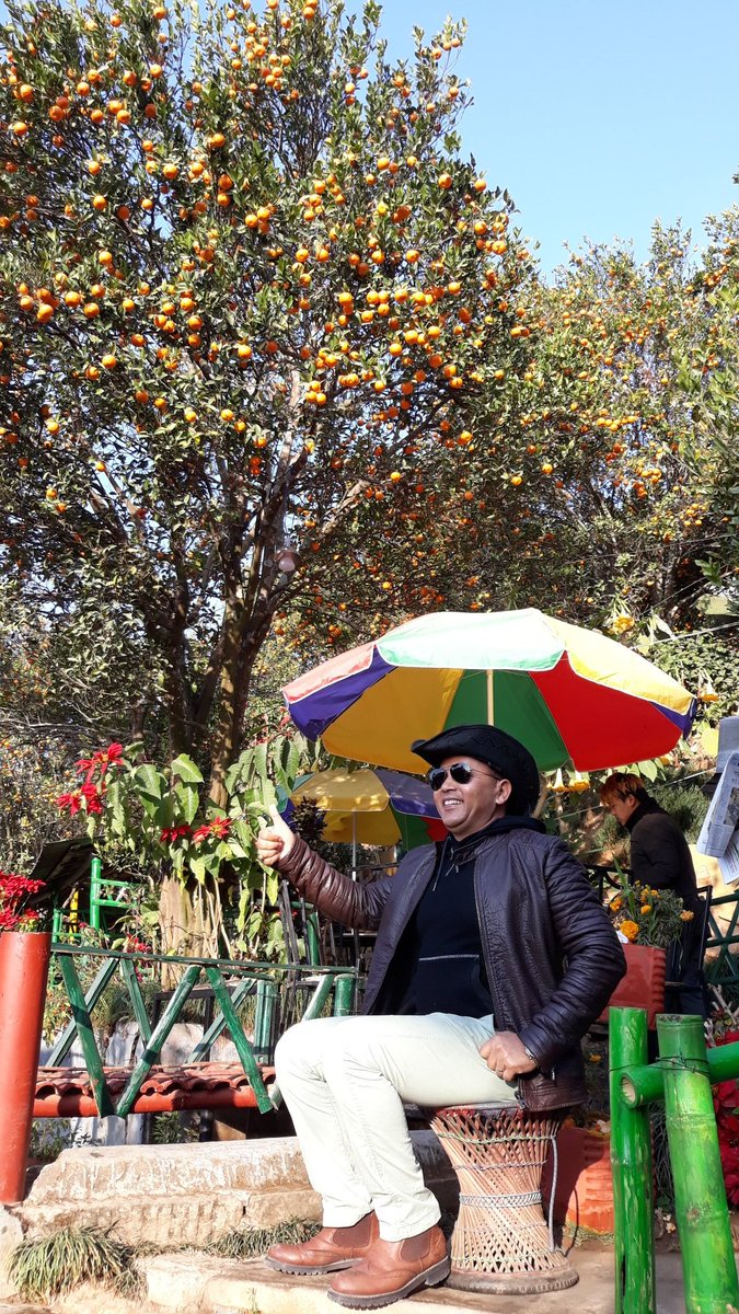 हामी आरोप पत्यारोप भन्दा नि कसरी देश  लाई गरिबी बाट माथी निकाल्न सकिन्छ हेर्ने हो रात दिन अर्काले देला रिन लेउला भनेर बजेट बनाउने हो भने कति दिन बाच्ने तो भन्दा म बिजुली येति बेच्छु  पानी येति बेच्छु साग सब्जी येति बिदेस पठाउछु भनेर बजेट बनाउने हो महिले न बुनेको येहि नीर हो