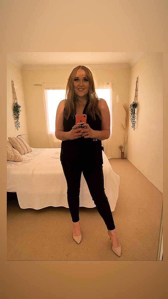 RebeccaHarkin's tweet photo. At my last online show I asked you guys what theme you would like to see for the next one? Request based? Rock? Pop? Originals only? Jazz? Cooking? Singing lesson? I’m leaving it up to you!! Leave your suggestion in the comment space below! 💚💚 https://t.co/FAPgBg9oE5