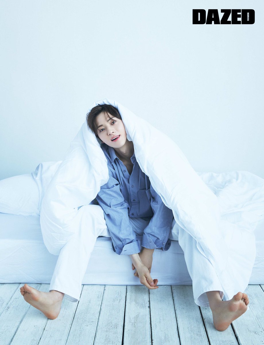 DazedKorea's tweet photo. THE FACE OF NU'EST

글로벌 뷰티 브랜드 랑콤과 뉴이스트 황민현의 첫 만남.
미녀는 괴로울지언정 민현의 세상은 날로 새로워. 훨훨 자유로워.

#황민현 #랑콤 #HWANGMINHYUN #LANCOME

더 많은 화보와 기사는 <데이즈드> 7월호에서 만나볼 수 있습니다. https://t.co/JdTQHt3L81