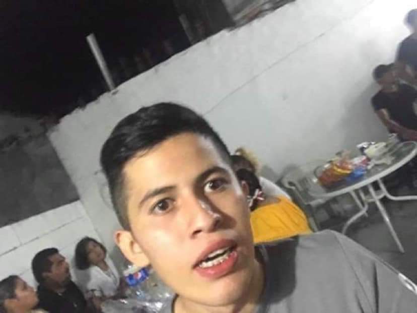 Cuando es el día del padre y ves que va llegando tu novia con un cartel que dice felicidades y unos globos