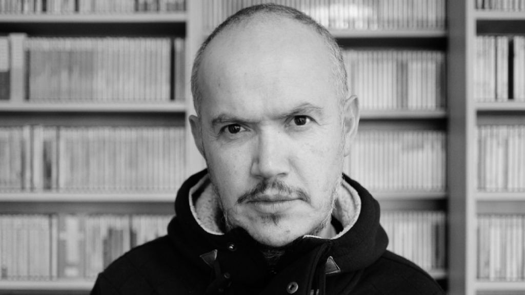 GrietaMag's tweet photo. En https://t.co/l31vOHBLDn conversamos con Fernando Mujica sobre cómo su pasión por la música terminó convirtiéndose en su oficio: "De música yo me limito a opinar, nunca estuve a favor de la crítica”.  Revisa la entrevista acá: https://t.co/H3XipXmpWg https://t.co/CT7tp3LUdI