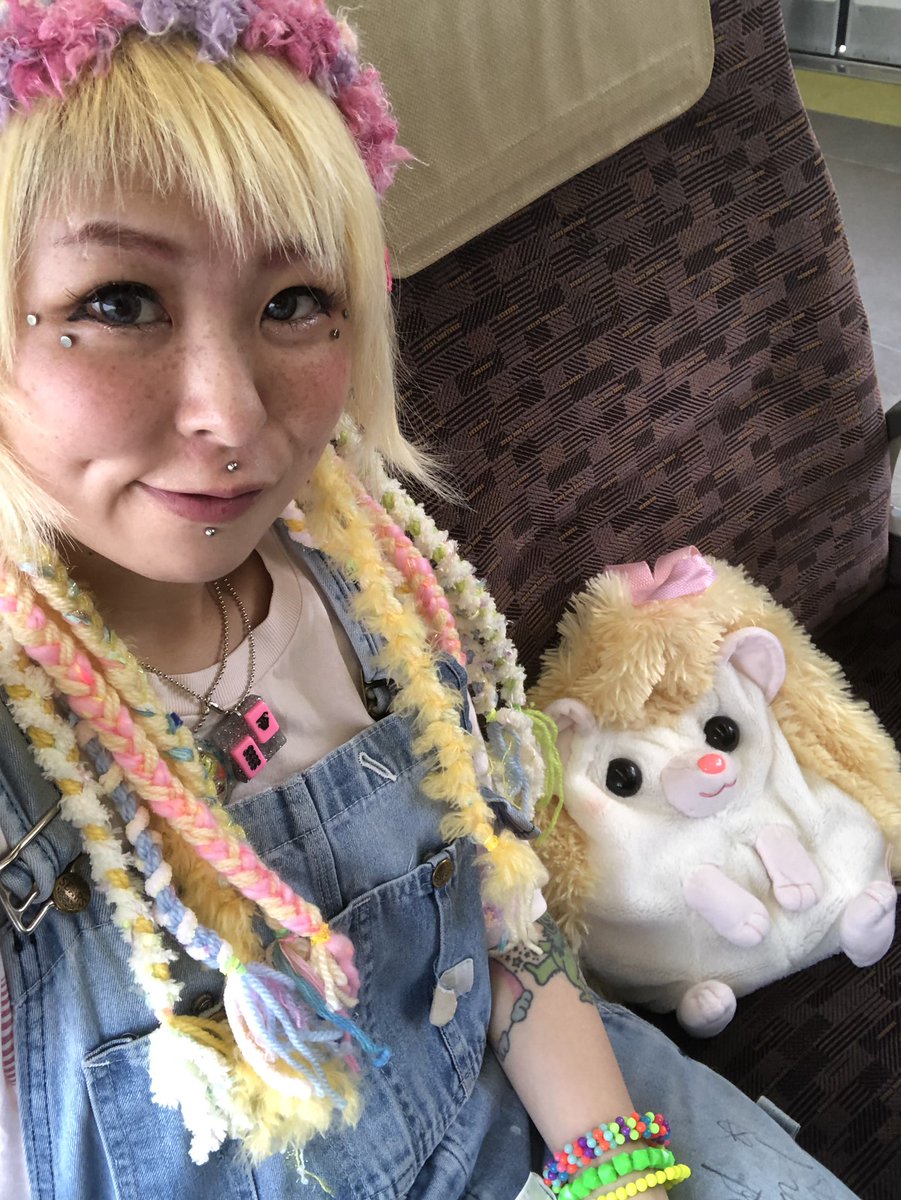 ヨシダチャンネル En Twitter はにハム とお出かけ ブレイズ風ヘアゴム来月通販サイトにアップ予定 ネックレスはいぶきchan Sasasasakaiii