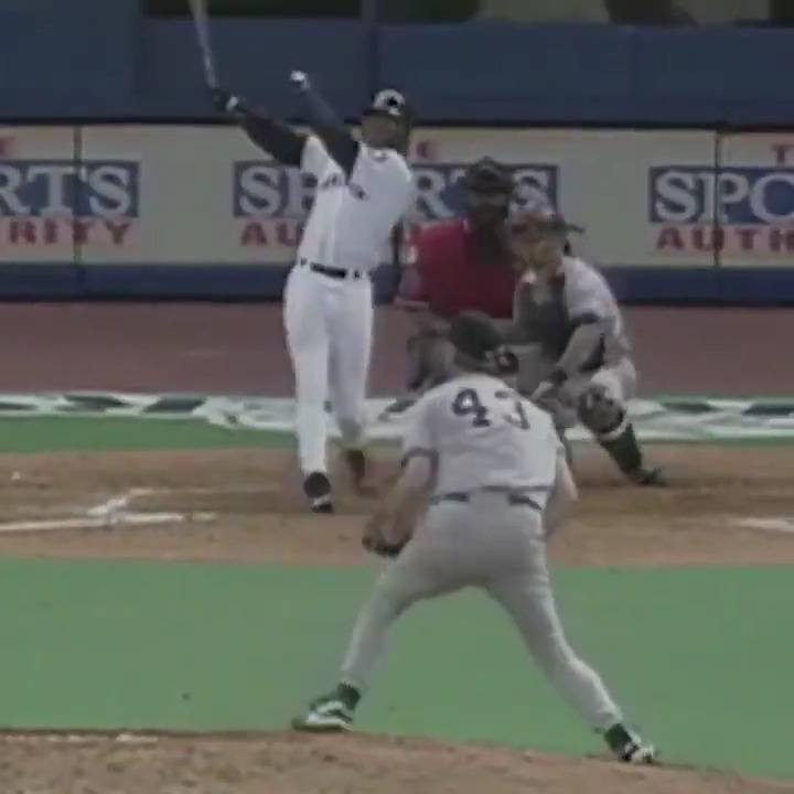 Happy 53rd birthday to the hall of fame slugger with the sweetest swing in MLB history: Ken Griffey Jr! 