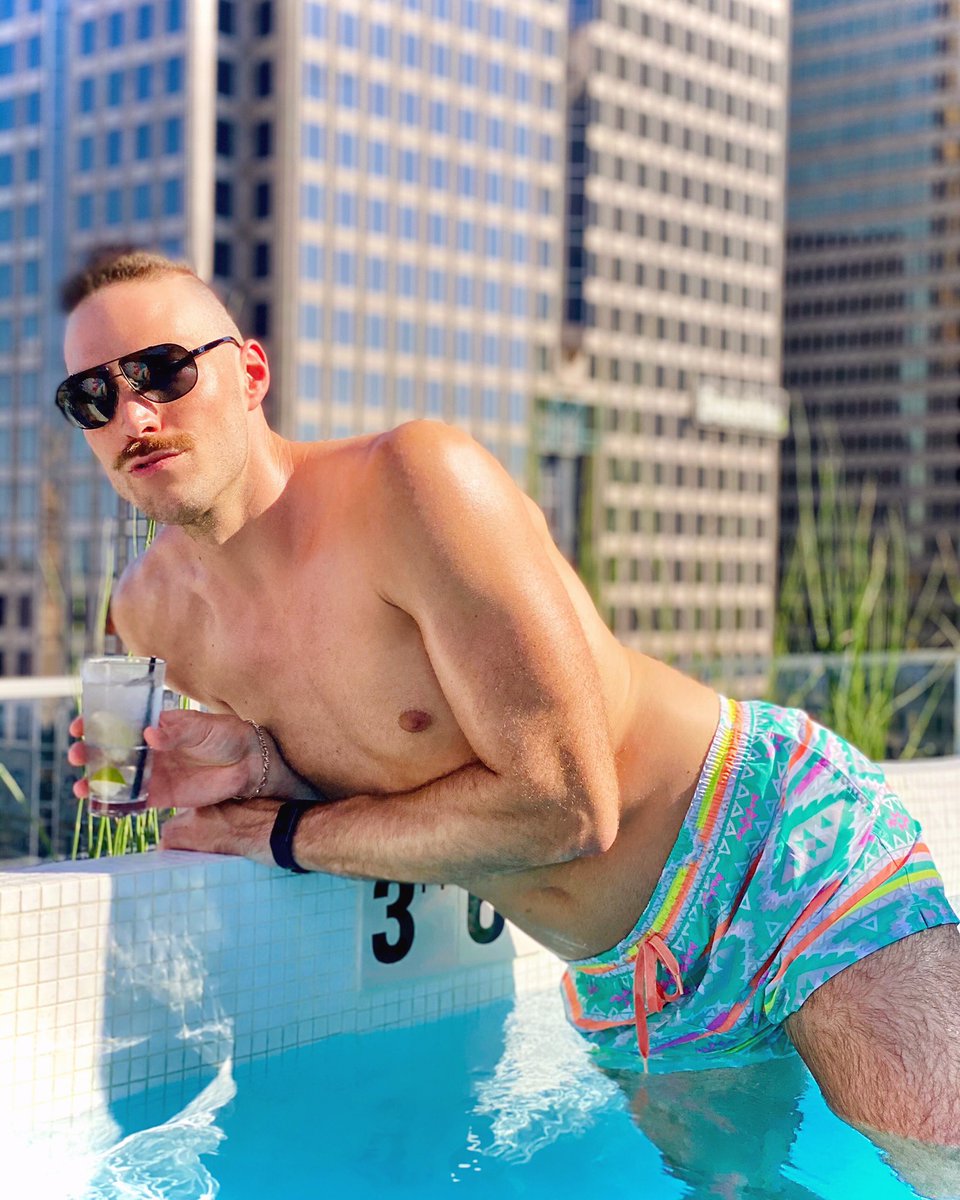 troyjrobertson's tweet photo. I’m on the edge with you ☀️ #dallas #poolforthesummer #woof #issalook https://t.co/cDfsxXfAEP