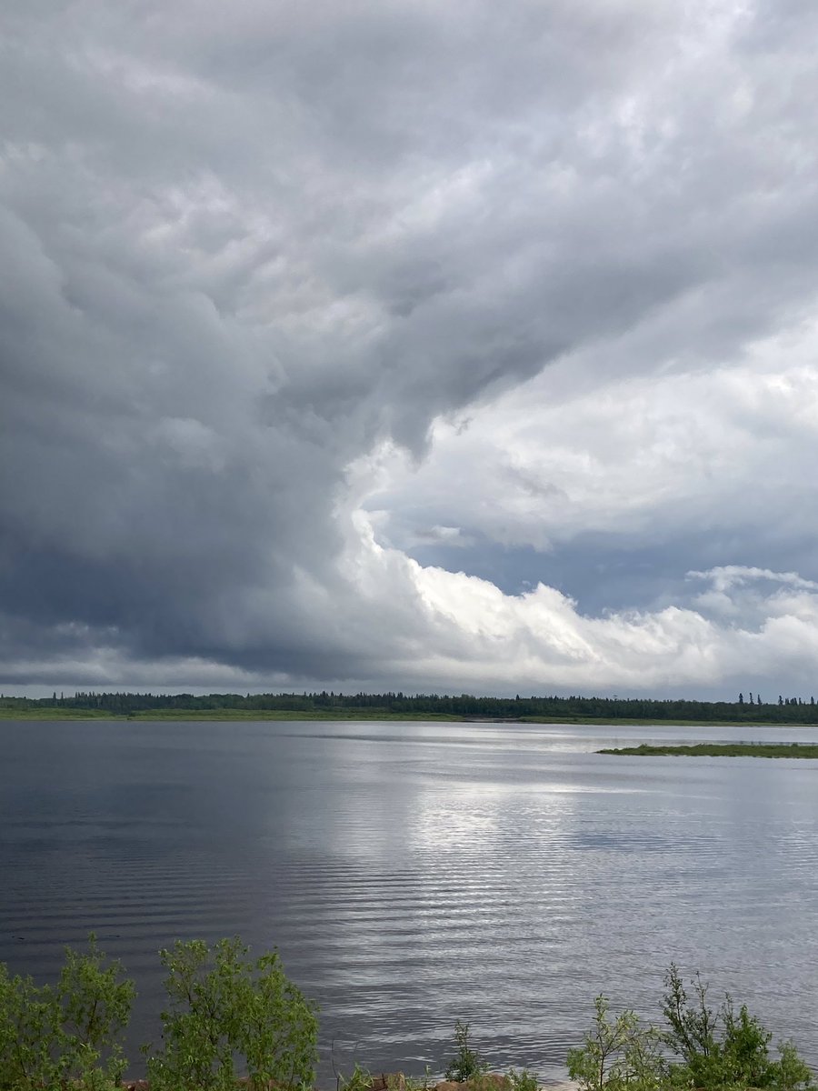 Faraan45's tweet photo. Sunday clouds over Moose River. Longest day of the year. #SummerSolstice2020 https://t.co/QiZMH8KGNI