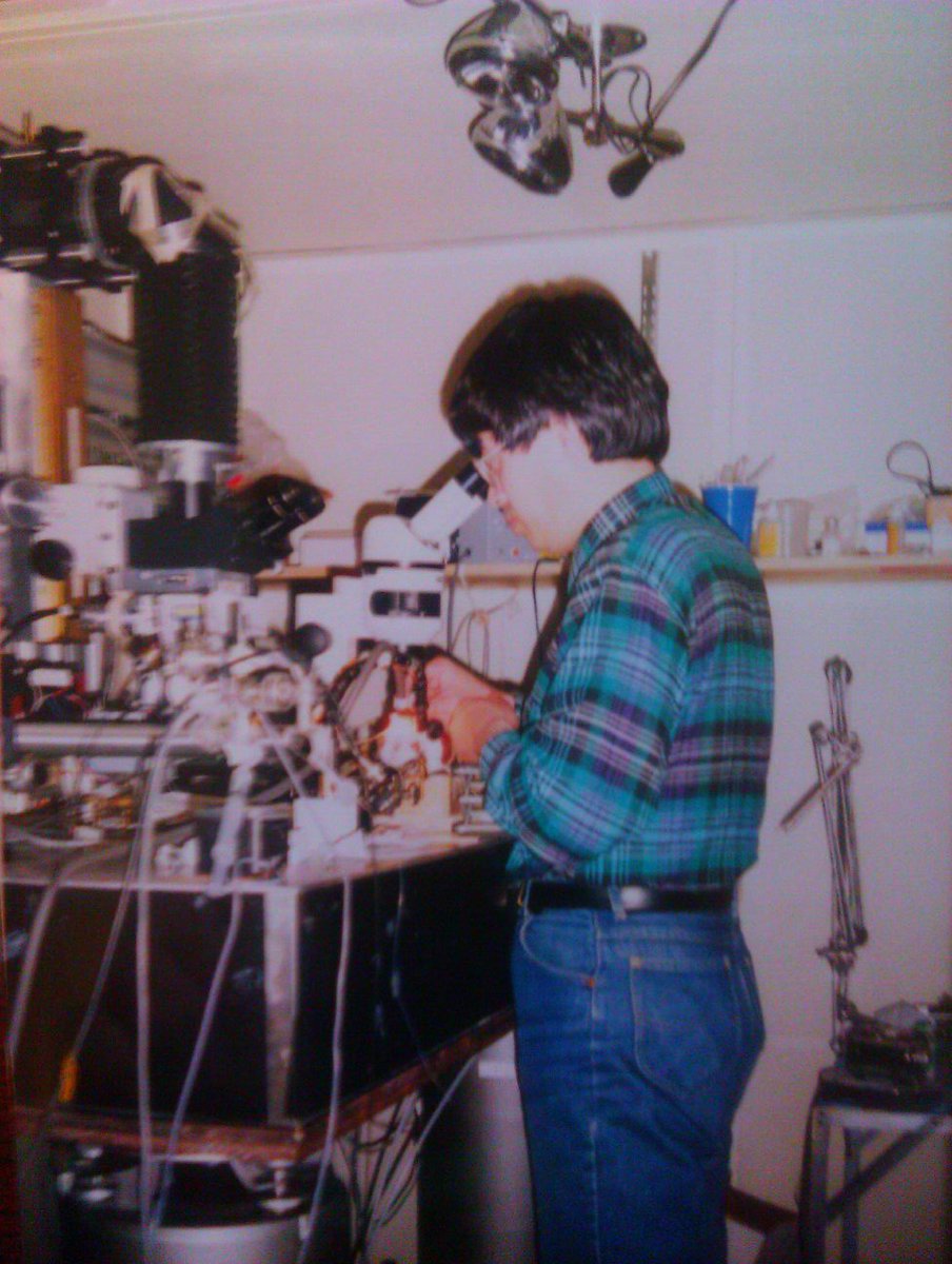 7/ His work has been published in Nature multiple times and he has created a paradigm shift in hearing research. My dad embodies childhood wonder. He spends his weekends tinkering with his laser interferometers and reviewing NIH grants b/c he likes giving back to grad students.