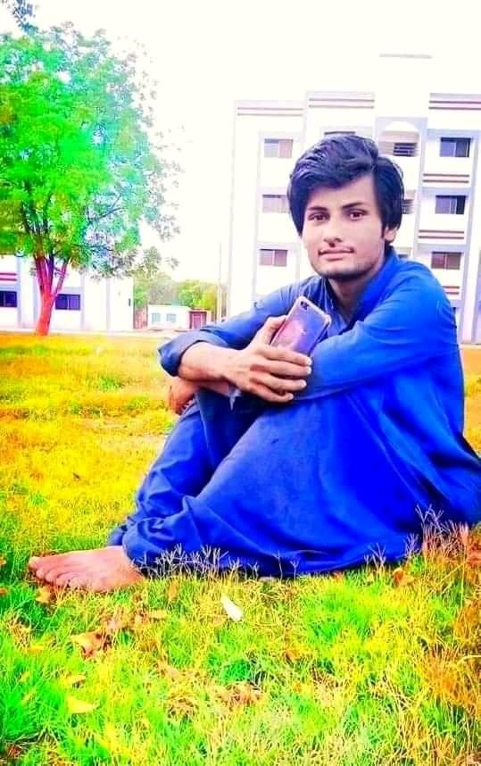 خوبصورتی تو الگ بات ہے🌹 
 میں تو معصوم بھی انتہا کا ہوں😍