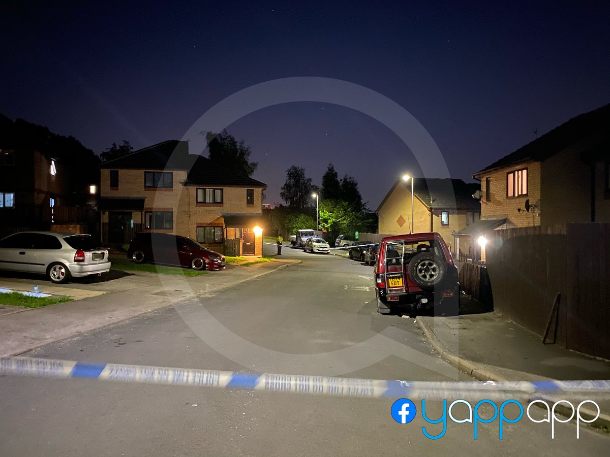 YappAppLtd's tweet image. 🚨BREAKING NEWS
HUGE emergency response in #Kirkless after TWO serious incidents occur, within a matter of minutes from each other, amid reports of multiple stabbings on the residential streets of Kirklees. 
bit.ly/3hNbLXN