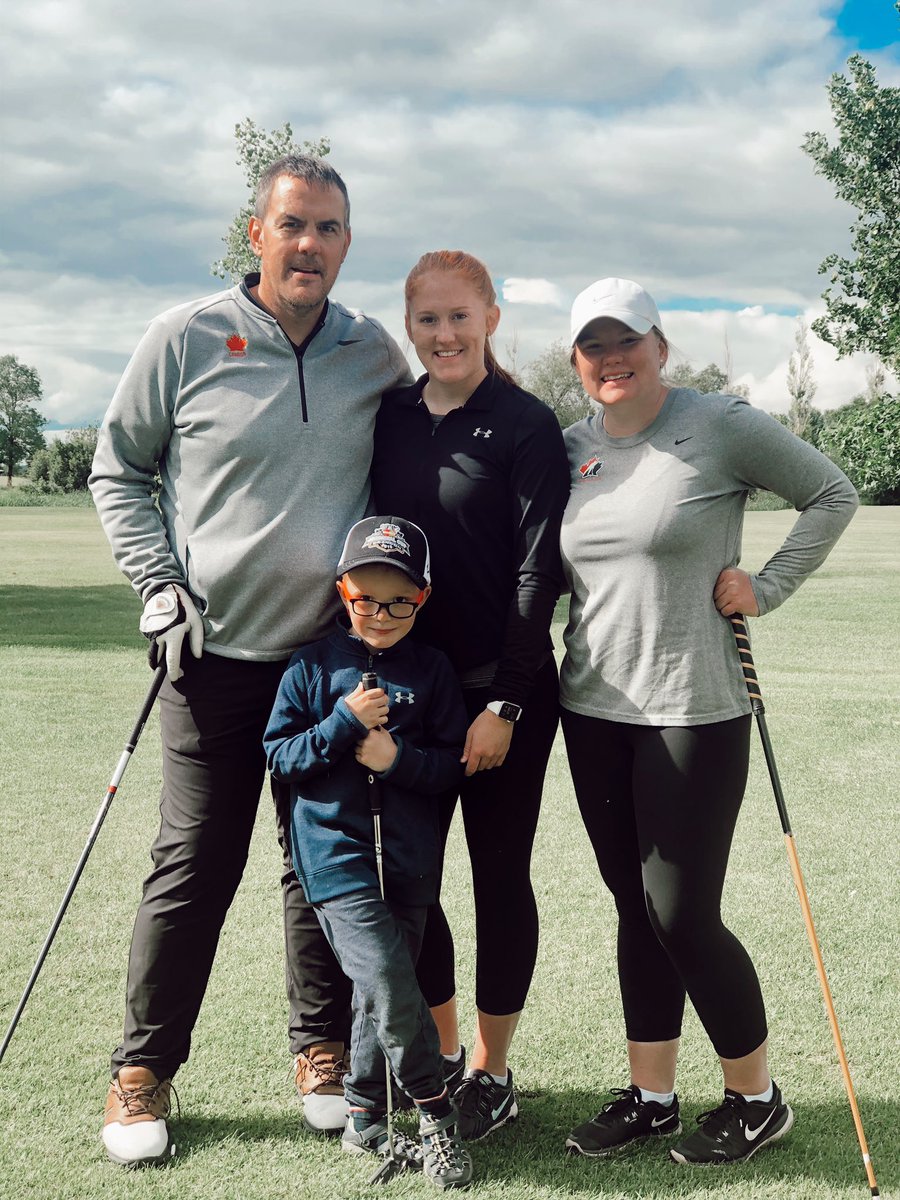 emmaaa_39's tweet photo. Decided to teach old Chewy man a thing or two about golf! ⛳️ Happy Fathers Day @millchew ! 💙 https://t.co/fzLocLnyQT