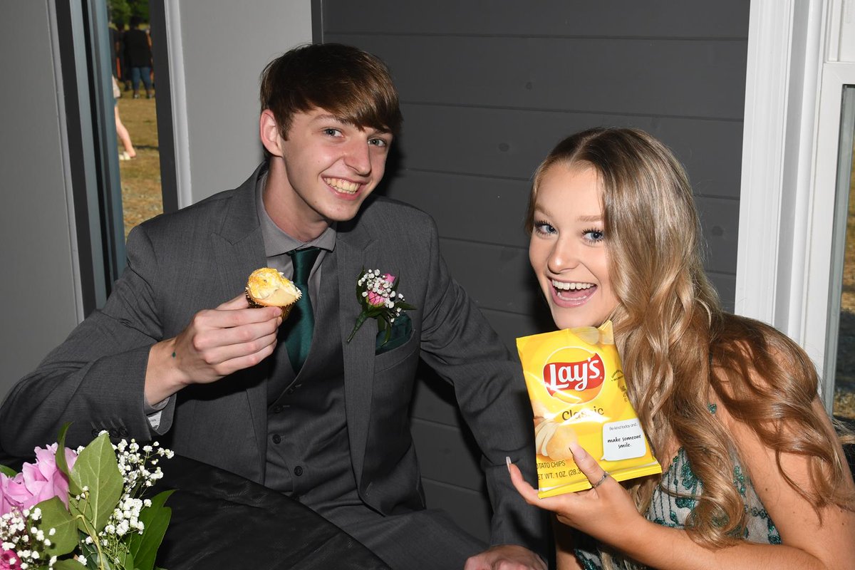 pmhsports's tweet photo. Link to FHS Prom!
https://t.co/2i6uhsnrx7 https://t.co/wb2tcd5PBN
