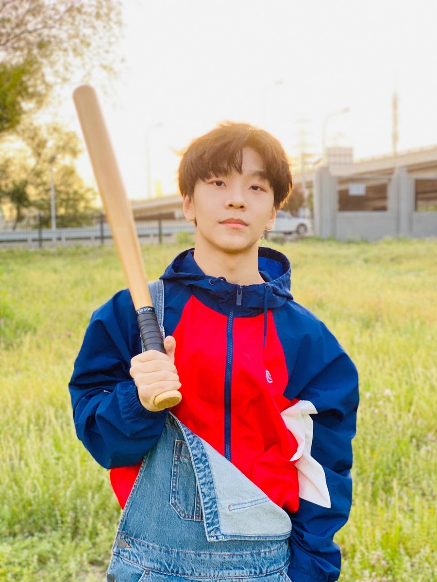 BoyStory_Arg's tweet photo. 200620 |• WEIBO •| #BOYSTORY #XINLONG

Una foto con el bate de béisbol, podrías lastimarte con el, así que por favor no imites la acción 😊

(Comentario en su post - 3er foto)

Una foto en los comentarios ☺️

#BOYSTORY 
#B2WORLD
#JYP #NCC
@BOYSTORY_WORLD

BOY STORY ARGENTINA https://t.co/FZuyGMrRuV
