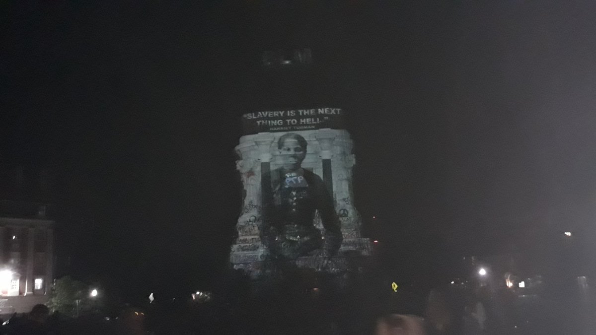 meanwhile at the Lee statue, the projector is out