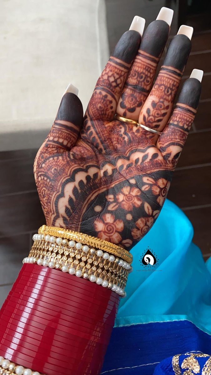 mehndidesigner's tweet photo. #hennaartistsaroundtheworldunite #hennamarathon #indianwedding #dulhan #mehndinight #sangeetnight #jago #indianbride https://t.co/Zqhyl6kMTu