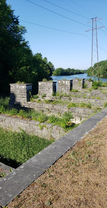 Took a 25 mile ride today and found this park with aqueduct ruins along my way. https://t.co/mYhxiQR<a href="/tag/mvsales"class="tags"><span>#mvsales</span></a>
