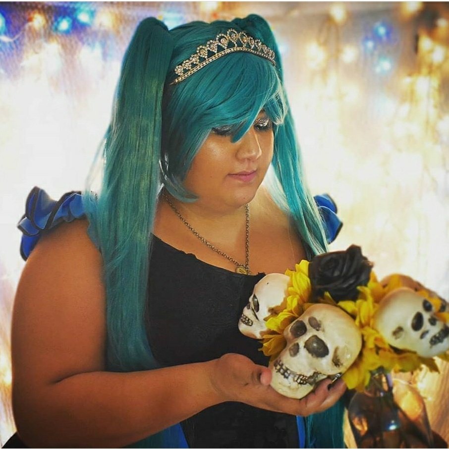 vgaricelda's tweet photo. "If I am an angel, paint me with black wings." -Anne Rice, The Vampire Armand 

#HatsuneMiku #cosplayer #anime https://t.co/IGHGZQEXcC