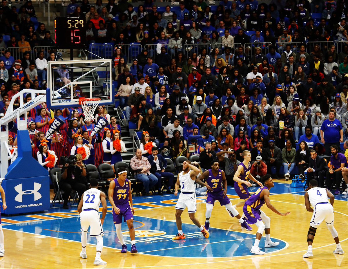 JoshThrower3's tweet photo. After a great talk with Assistaint Coach Johnson, I am Extremely blessed to receive my first D1 offer from UT Arlington! @FriscoMemo_BB @qgibson21 @utarlington @AndrePowe11 https://t.co/d3bxIsg2vU