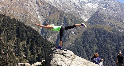 LikeFoLifestyle's tweet photo. Triund Trek- One of the Best Snow Treks in Himachal Pradesh   https://t.co/45UUKhm7mK   #triundtrek #triund #dharamshala #himachal #india #himachalpradesh #mountains #travel #trekking #travelphotography #himalayas #mcleodganj #triundhill #nature #triundtop #travelgram https://t.co/xuAVTY2Xhg