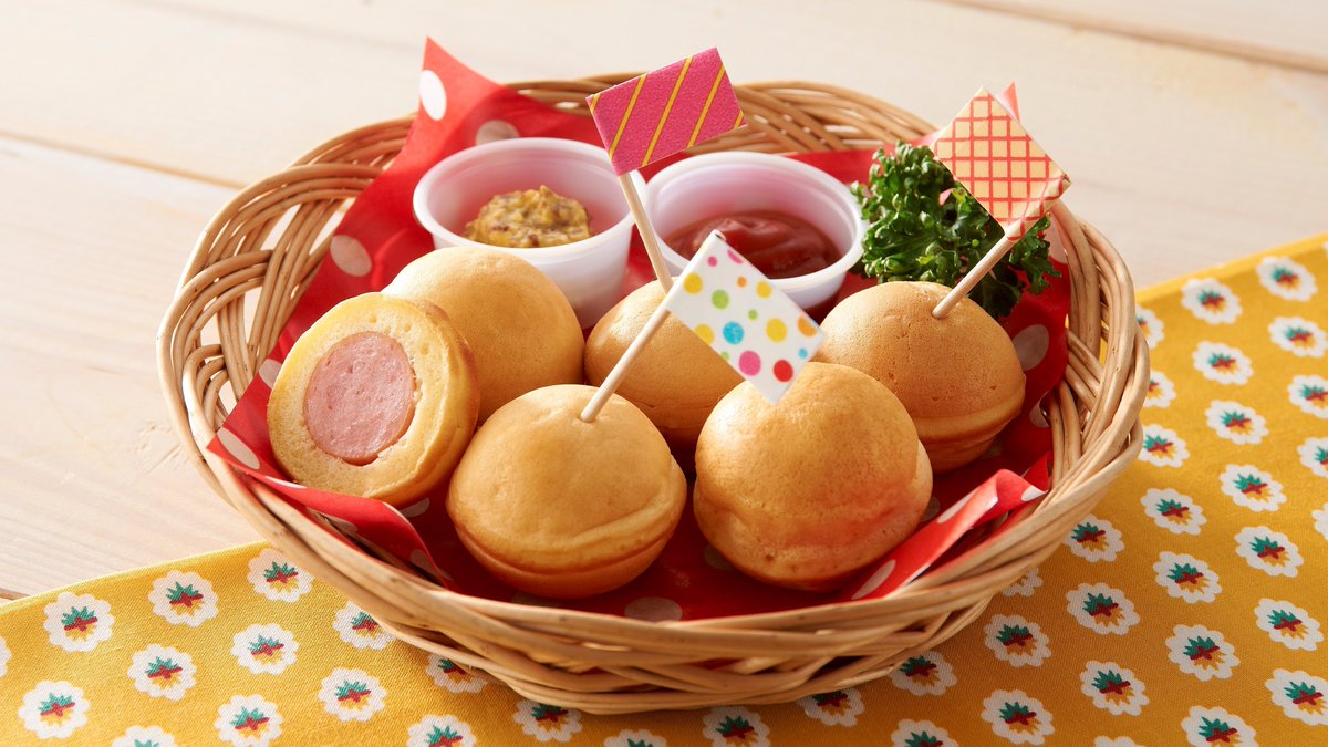 Zojirushi 象印マホービン公式 ホットプレートでアレンジレシピ お出かけしにくい梅雨時期も お家で気分晴れやかに ホットプレートでいつもとは違うお料理を楽しんでみませんか 揚げないアメリカンドッグ おやつボール T Co