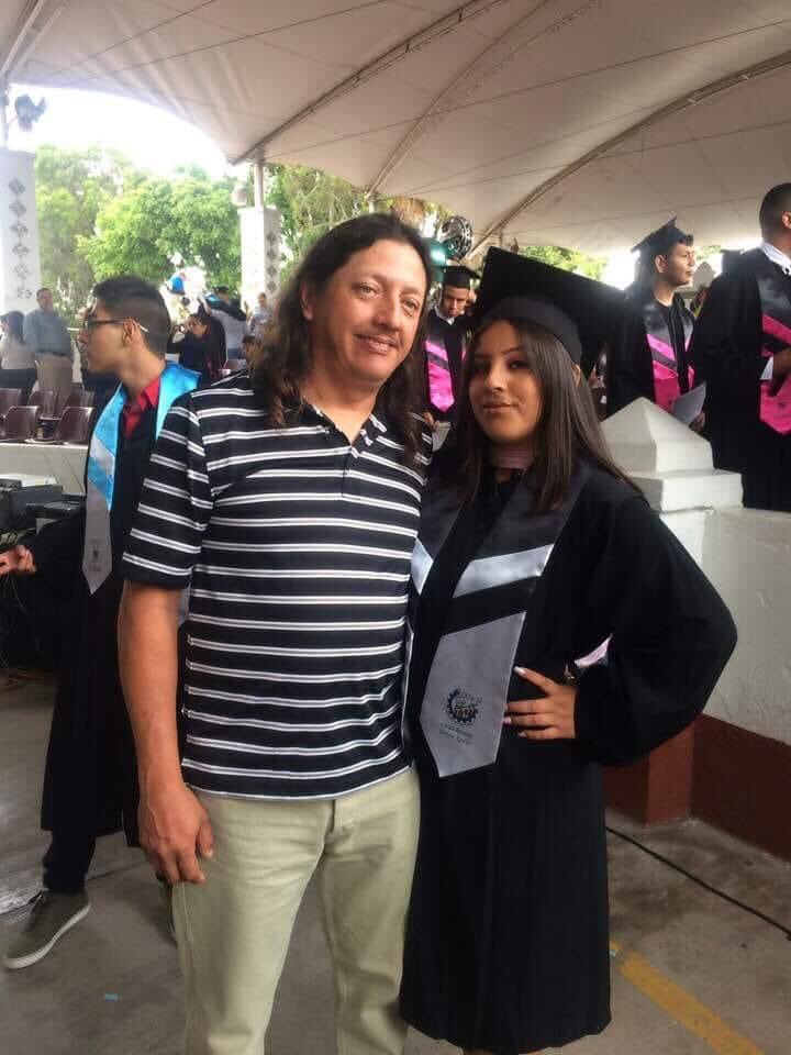 Betzy691D's tweet photo. Aquí dos fotos con dos papás; en la primera mi padre, y en la segunda el papacito de @facufacundo #contigopapa https://t.co/6TGbNXWaNl