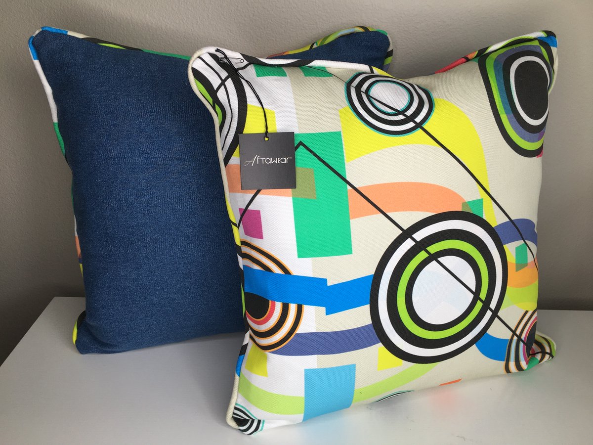 Janicke305's tweet photo. Geo Flo Decorative Throw Pillows 18x18 https://t.co/8IhfgUCqvP https://t.co/SSxVrNu5pG
