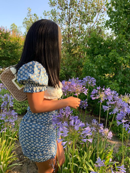 When you don&rsquo;t know whether to dye your hair lighter or darker.. so you do both 🐝 https://t.co/amEPR