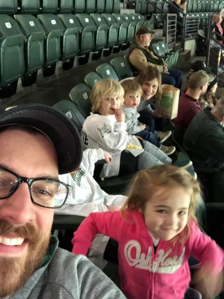 jesseweewie's tweet photo. .@WHLsilvertips #hockeydad https://t.co/raZYaaNao3