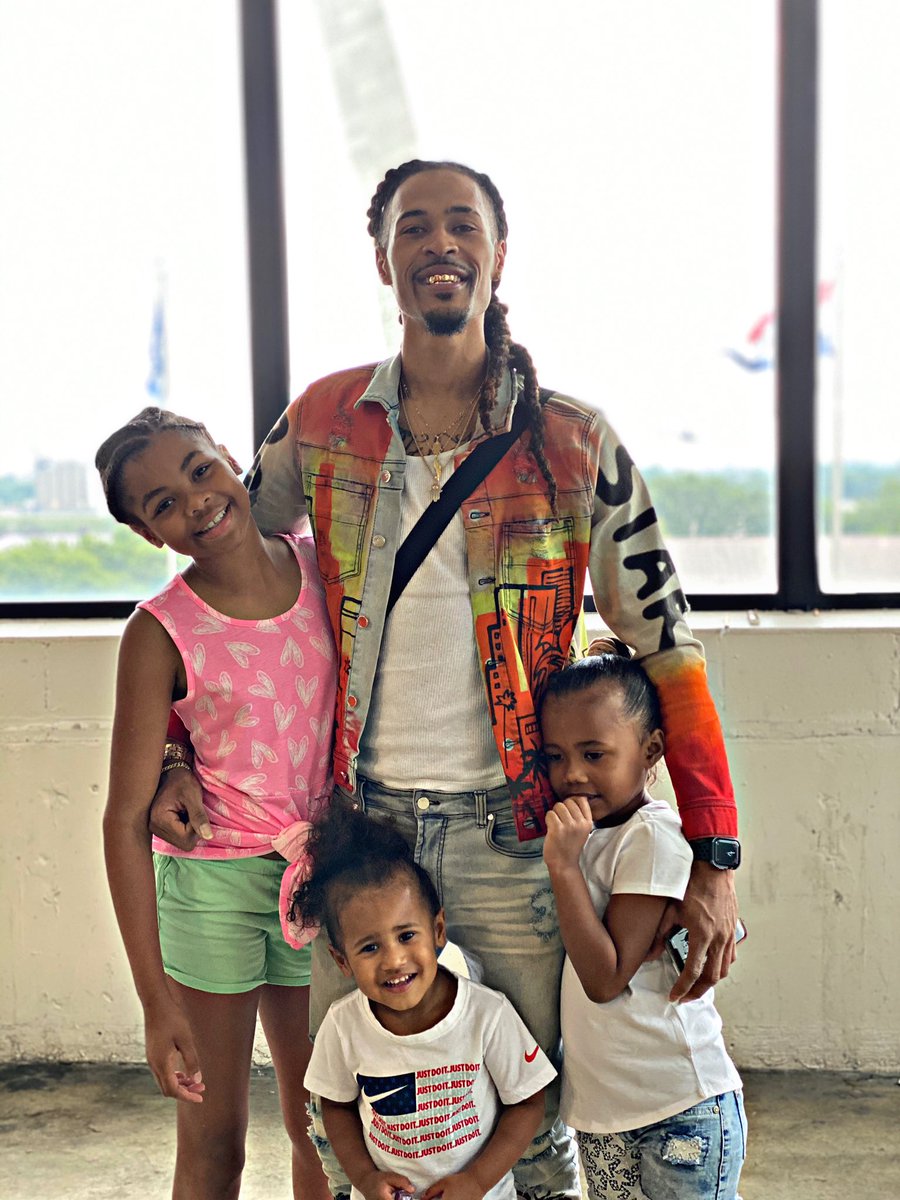 KhillianSAD's tweet photo. #FatherFather #DontDeadBeatMe 🗣❤️❤️❤️ https://t.co/0Am5tMWH1U