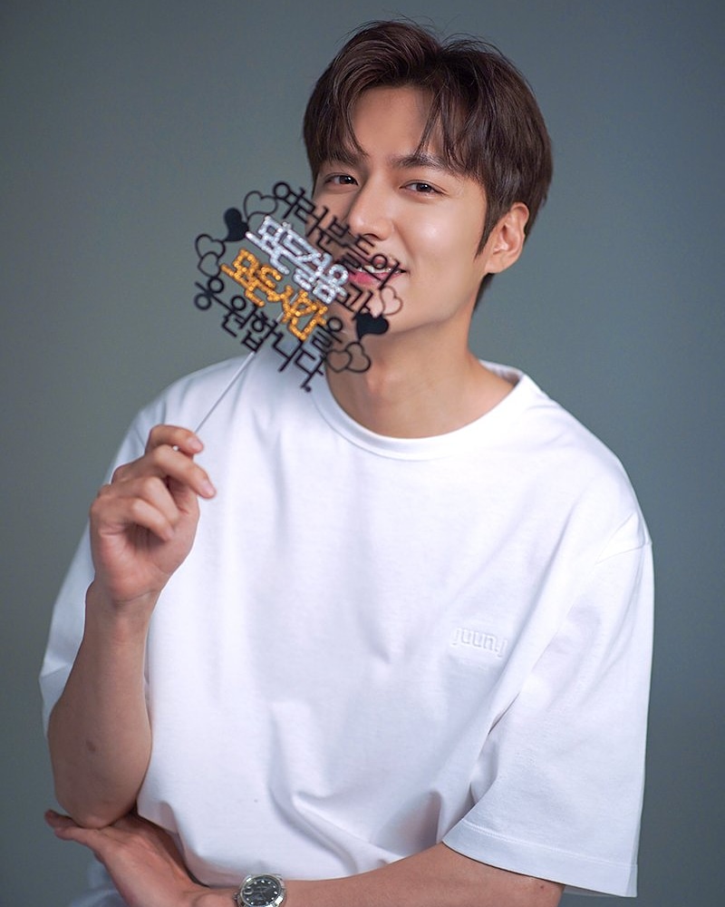 angelsahlaa's tweet photo. Happybirthday @ActorLeeMinHo   @ActorLeeMinHo  💜💜💜💜💜💜 https://t.co/oWpd2yZn3j