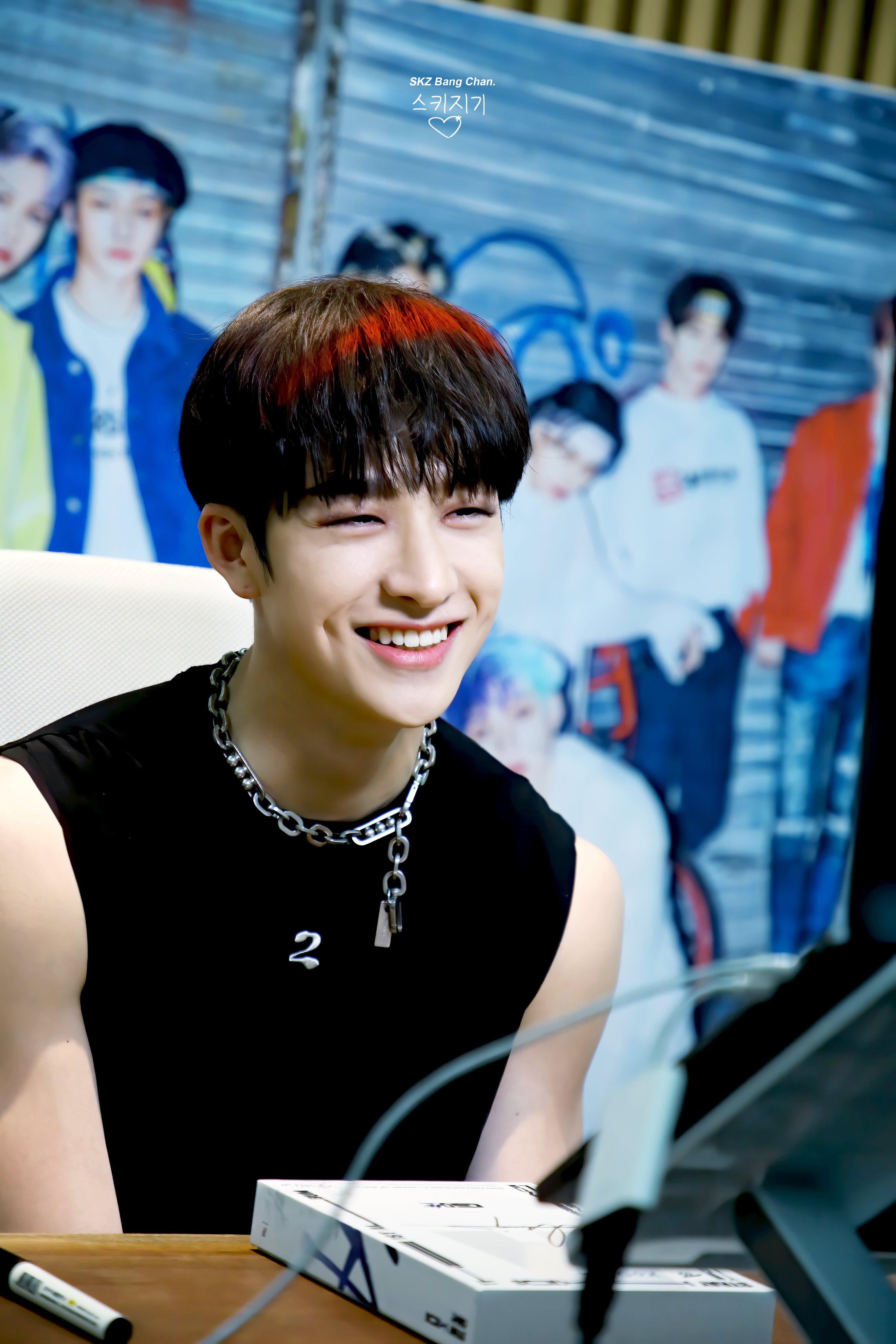 Bang Chan スローガン 極レア　バンチャン GpyAzK0bMAA0GKs.jpg