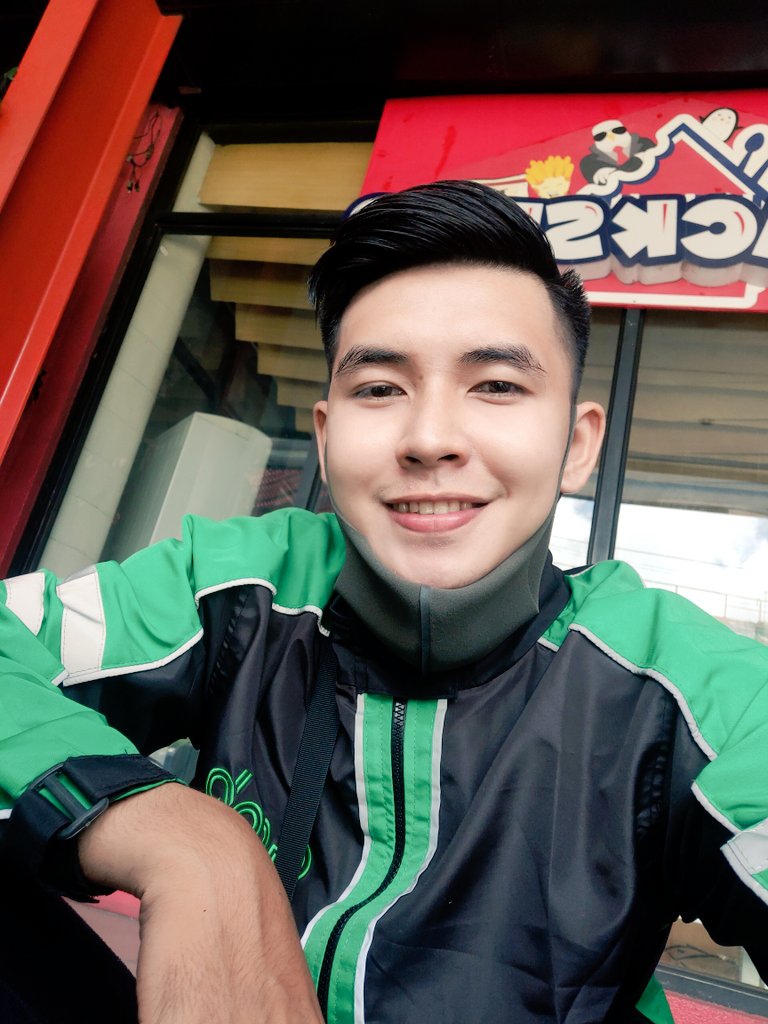 ryanviray17's tweet photo. Pwede ba akong maging delivery boy mo? 🤗 https://t.co/BP0gdqZS4l
