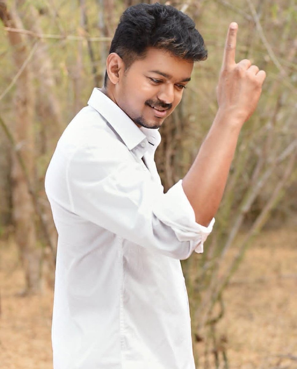 sweety_shree26's tweet photo. Happieeeeeee birthday😍🤩🤩💥💕💖❣️🎈✨✨🎉🎊🎁🎂😘😘😘Thalapathy❣️
#HappyBirthdayThalapathyVijay 
#HBDTHALPATHYVijay 
#HappyBirthdayThalapathy 
#HappyThalapathyDay 
#VijayTheFaceOfKollywood 
#THALAPATHYBday https://t.co/3l1Tgs4gGI